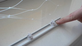 Montaza zascitne mreze pred padcem otroka. Zaščita za okna, balkone, terase in stopnišča.